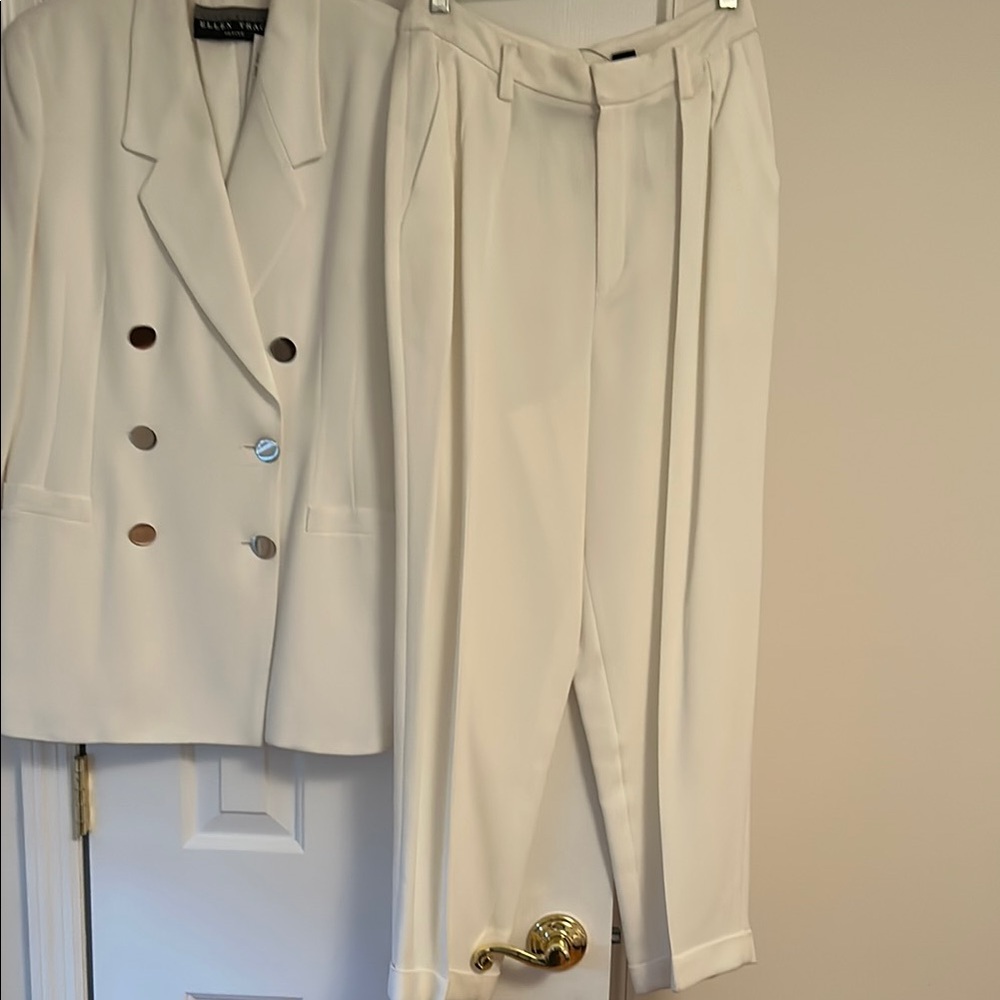 NWT Ellen Tract Petite Elegant Cream Women's Pants Suit. Size 12 says petite